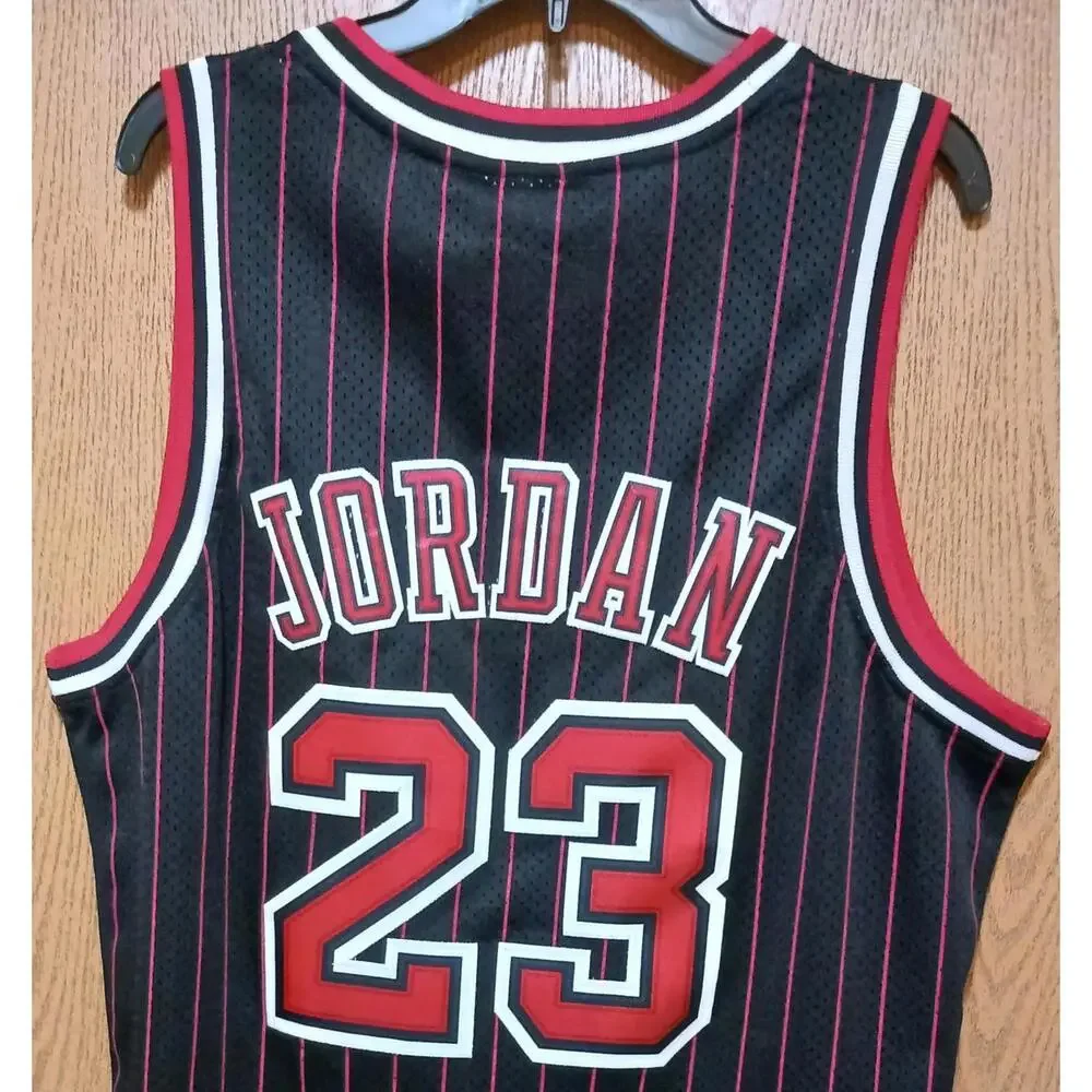 *Michael Jordan (Mitchell & Ness)-(Bulls)-(XL)-$90.00 - Picture 7 of 9
